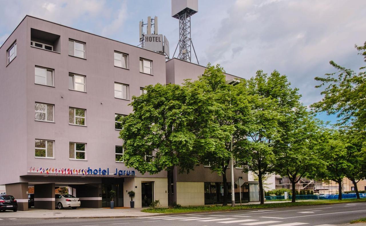 Hotel Jarun Zagreb Bagian luar foto