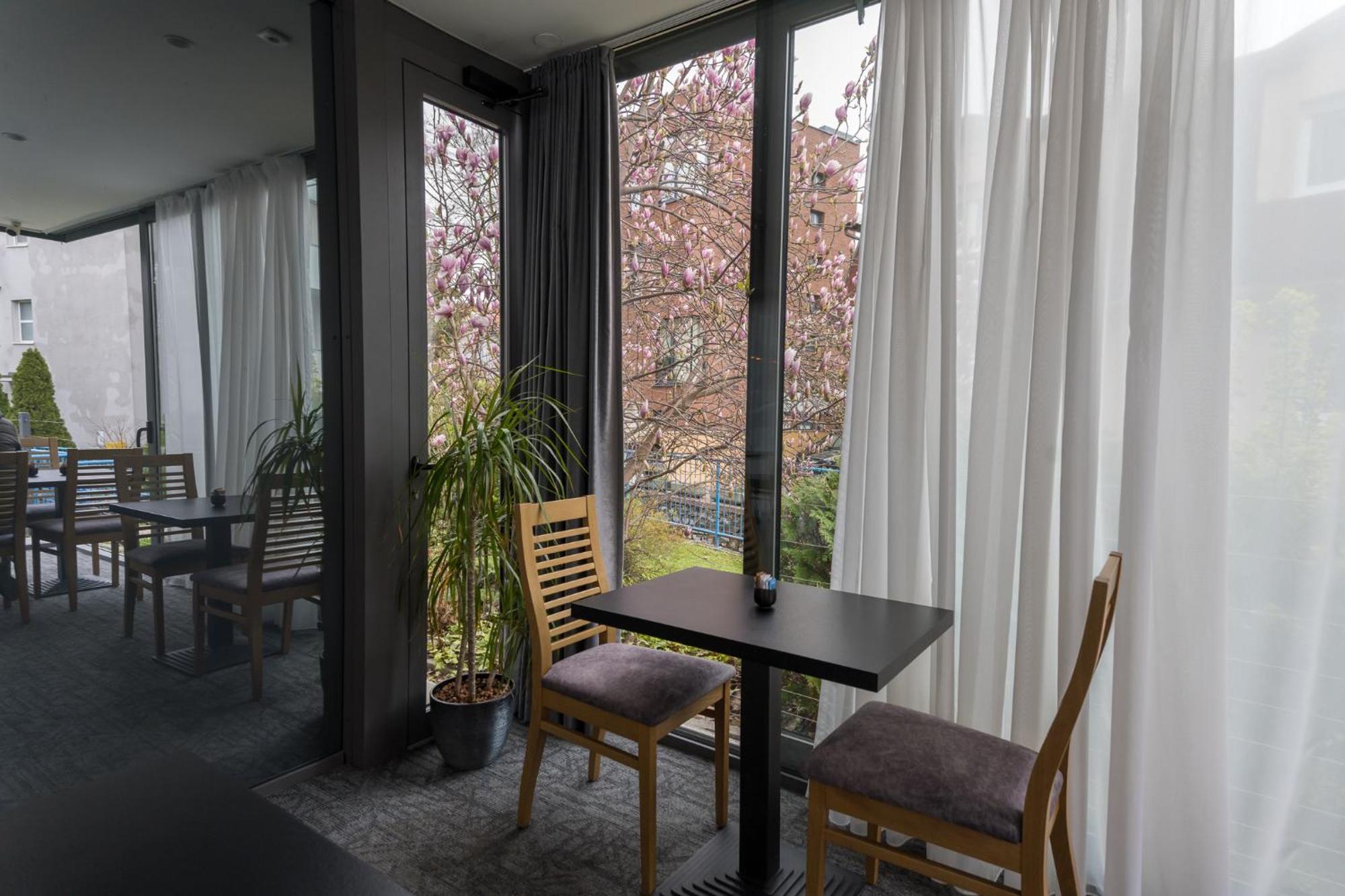 Hotel Jarun Zagreb Bagian luar foto