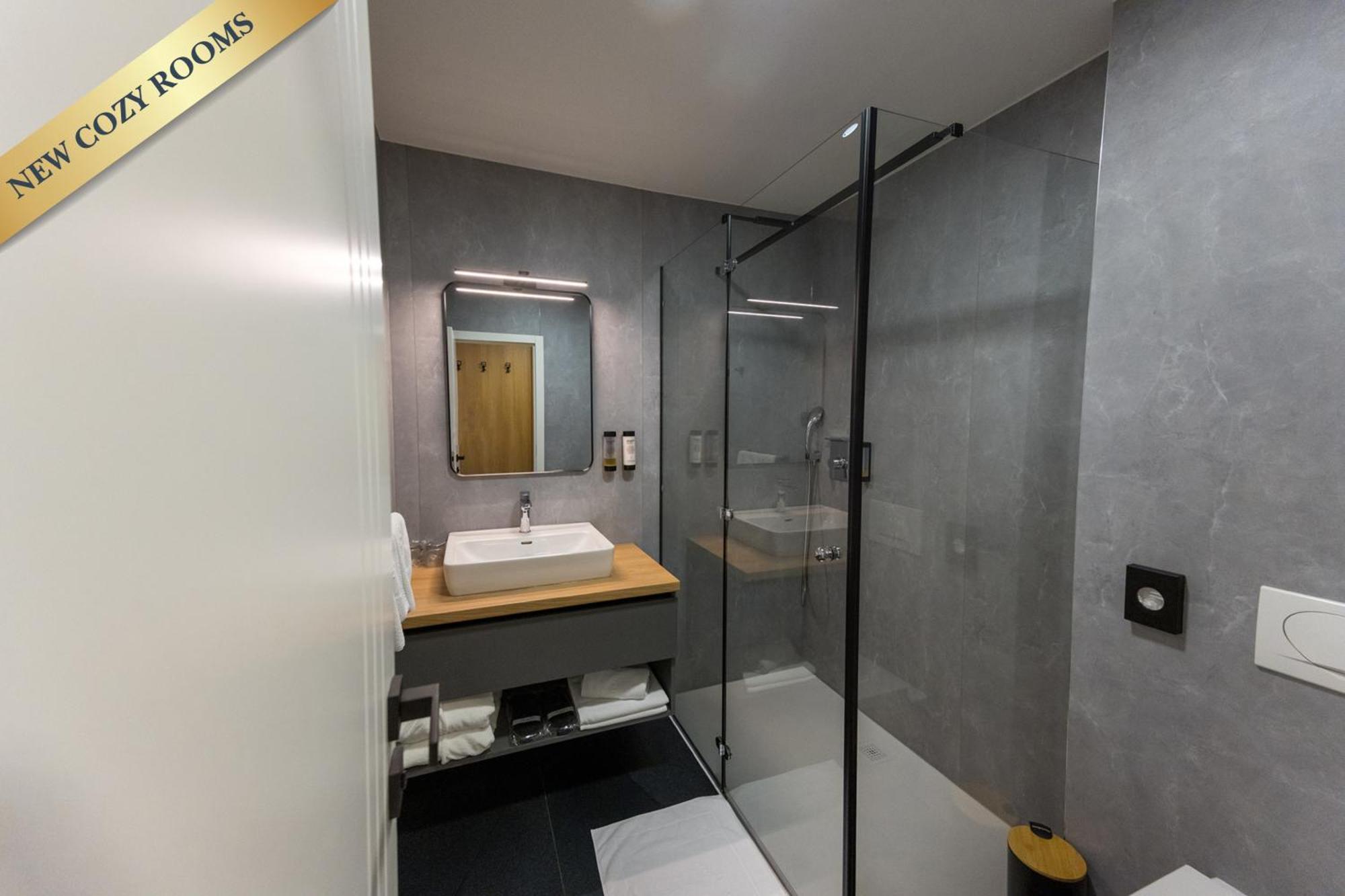 Hotel Jarun Zagreb Bagian luar foto