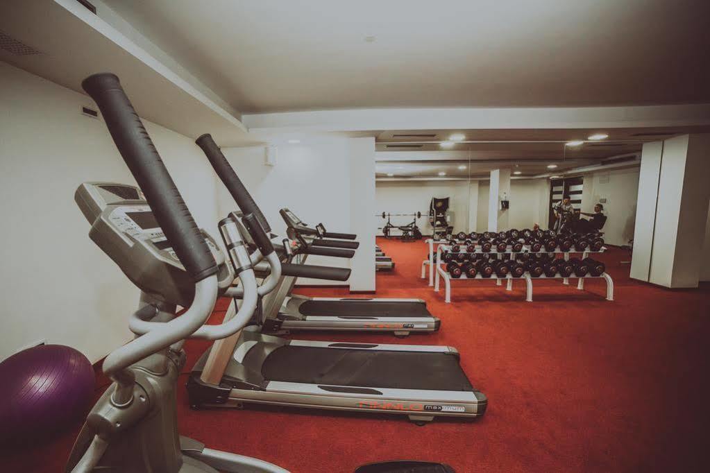 Hotel Jarun Zagreb Bagian luar foto